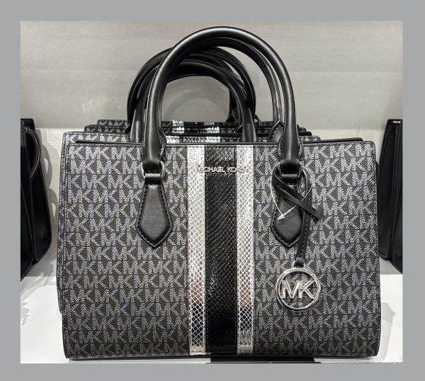 Michael Kors Bolso mediano color plata con negro