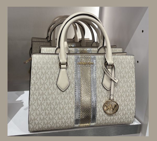 Michael Kors Bolso mediano color beige con dorado